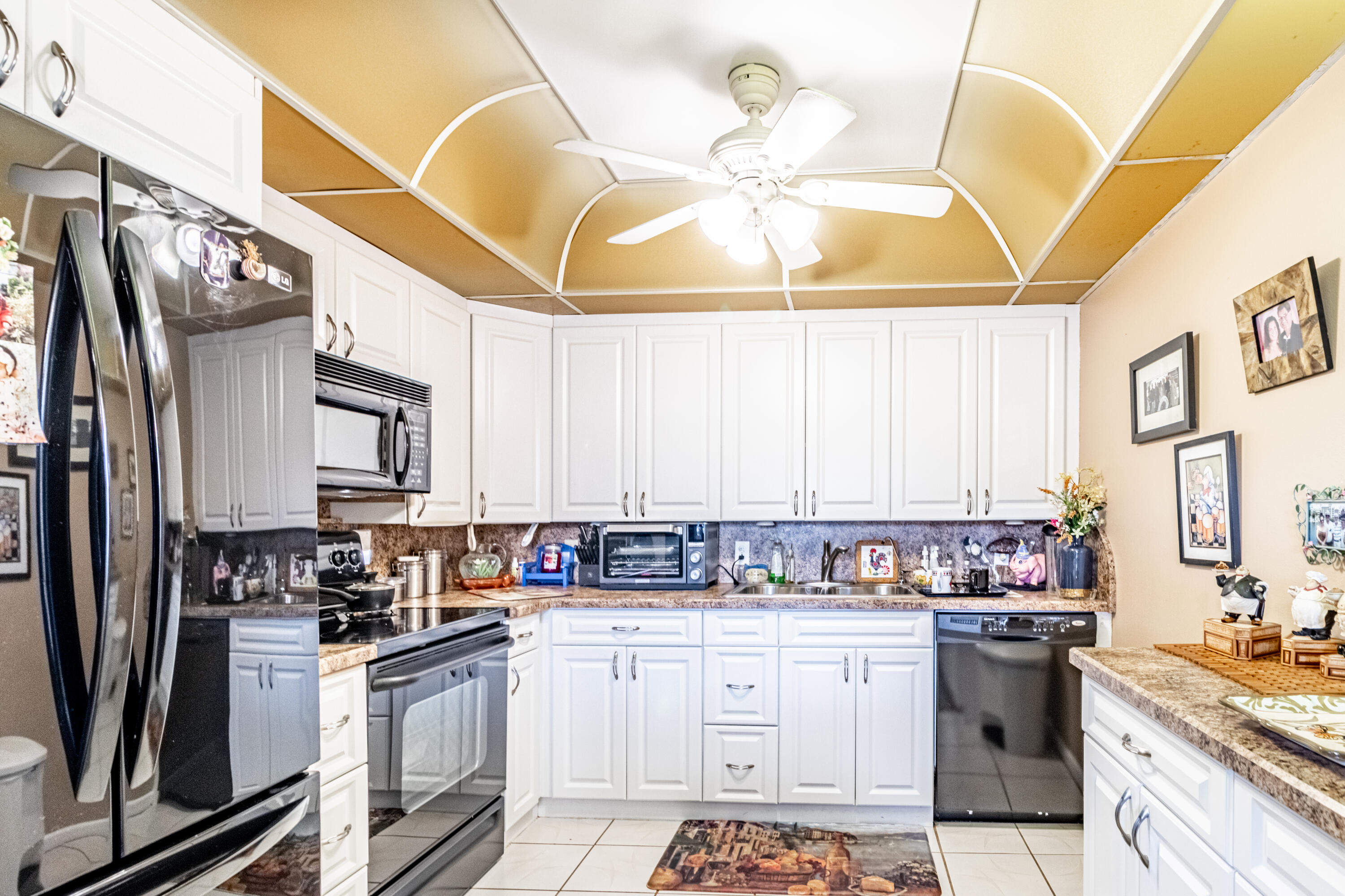 1050 Newcastle A Boca Raton, FL 33434 - Photo 7 of 45 Cozy Kitchen