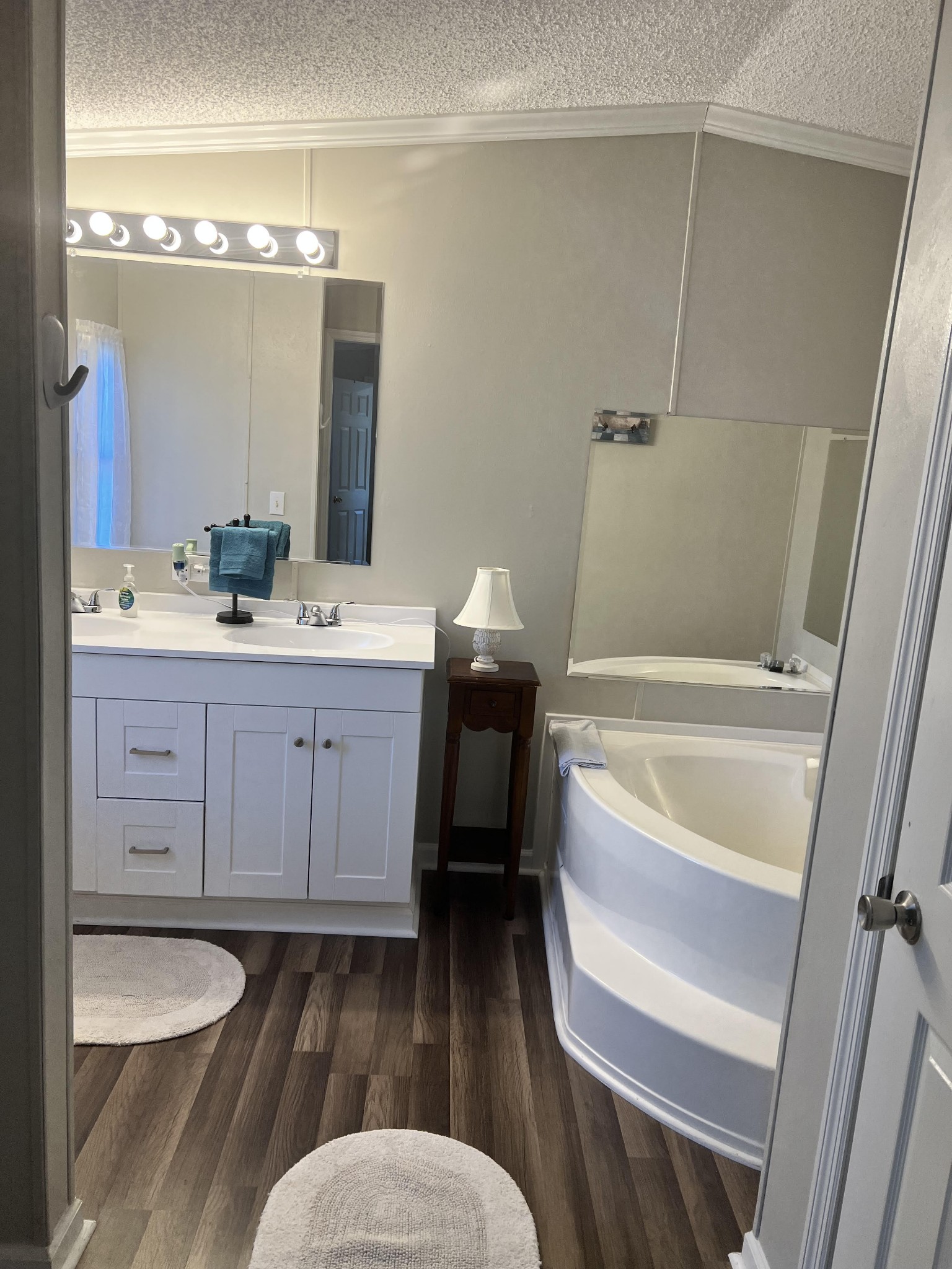 20002 Cessna Road Bon Aqua, TN 37025 - Photo 18 of 28 a bathroom with a sink a toilet and bathtub