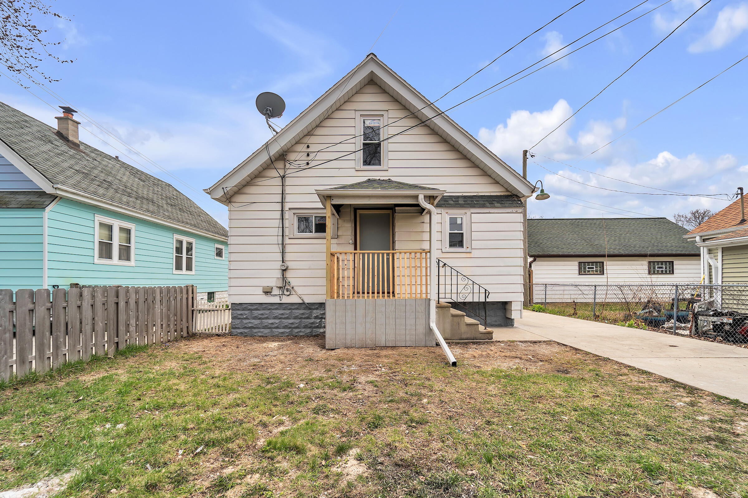 6824 West Hayes Avenue West Allis, WI 53219 - Photo 20 of 21 Back of House