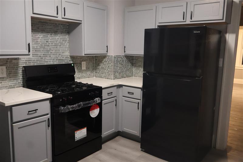 6824 West Hayes Avenue West Allis, WI 53219 - Photo 8 of 21 Kitchen