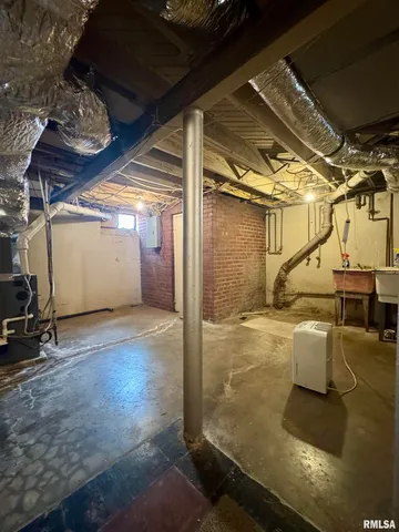 $79,900 | 215 South Jackson Street, Harrisburg, IL 62946