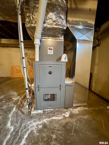 $79,900 | 215 South Jackson Street, Harrisburg, IL 62946