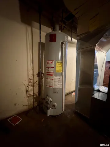 $79,900 | 215 South Jackson Street, Harrisburg, IL 62946