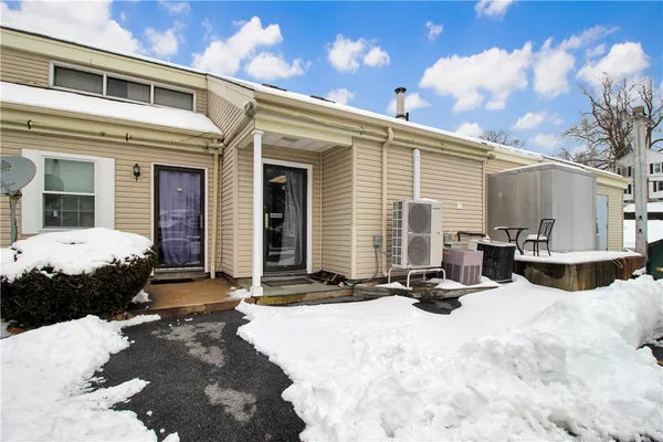 $1,600 | 55 Beach Street, Unit 16, Westerly, RI 02891