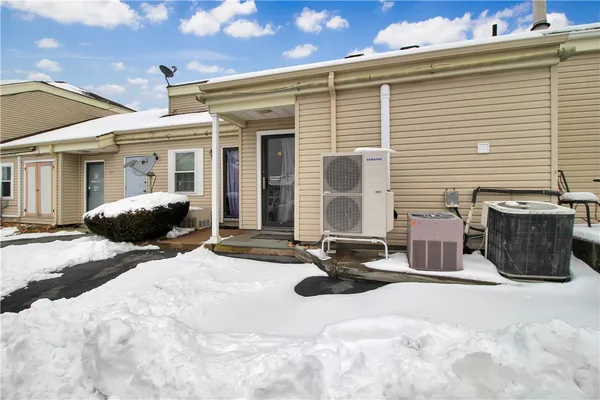 $1,600 | 55 Beach Street, Unit 16, Westerly, RI 02891
