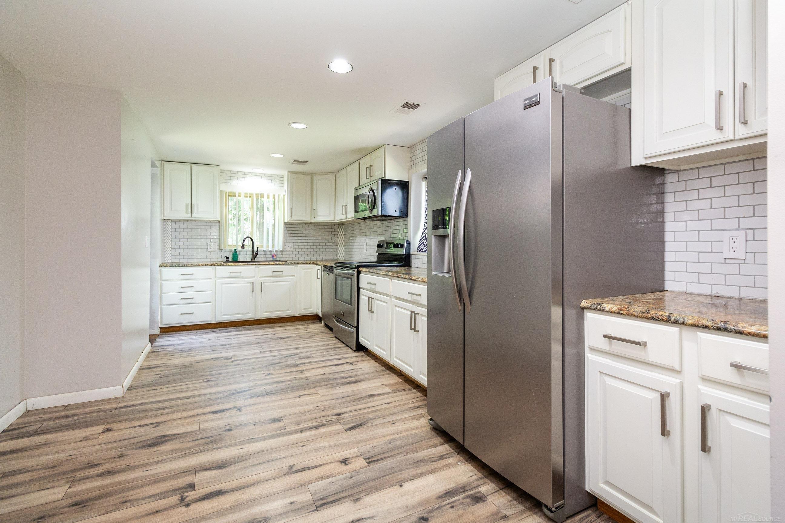 3844 Mapleleaf Road Waterford, MI 48328 - Photo 22 of 48 Gallery Image 22