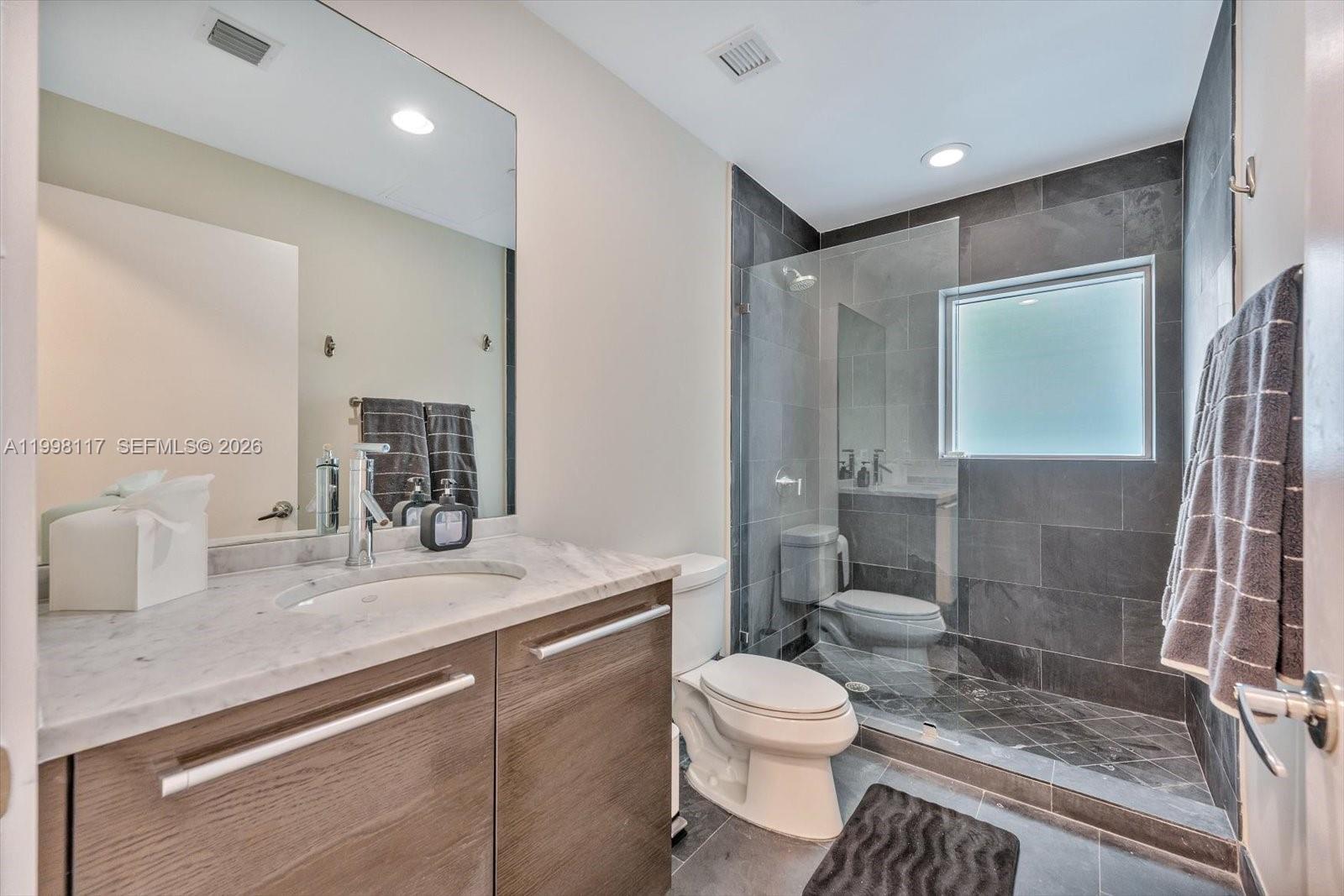 900 Biscayne Boulevard, Unit 3109 Miami, FL 33132 - Photo 22 of 51 2nd Guest Bathroom