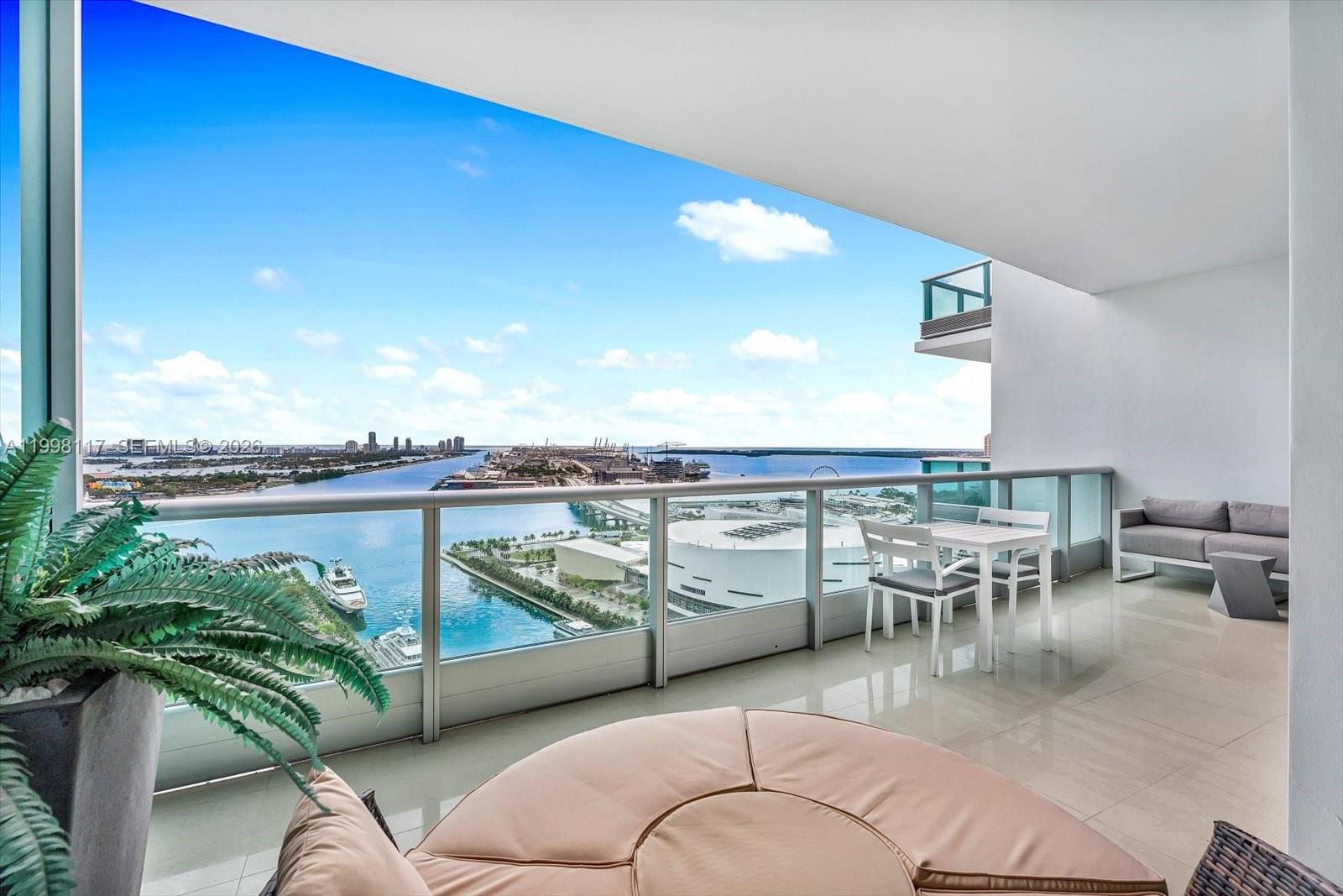 900 Biscayne Boulevard, Unit 3109 Miami, FL 33132 - Photo 6 of 51 Front Bay View