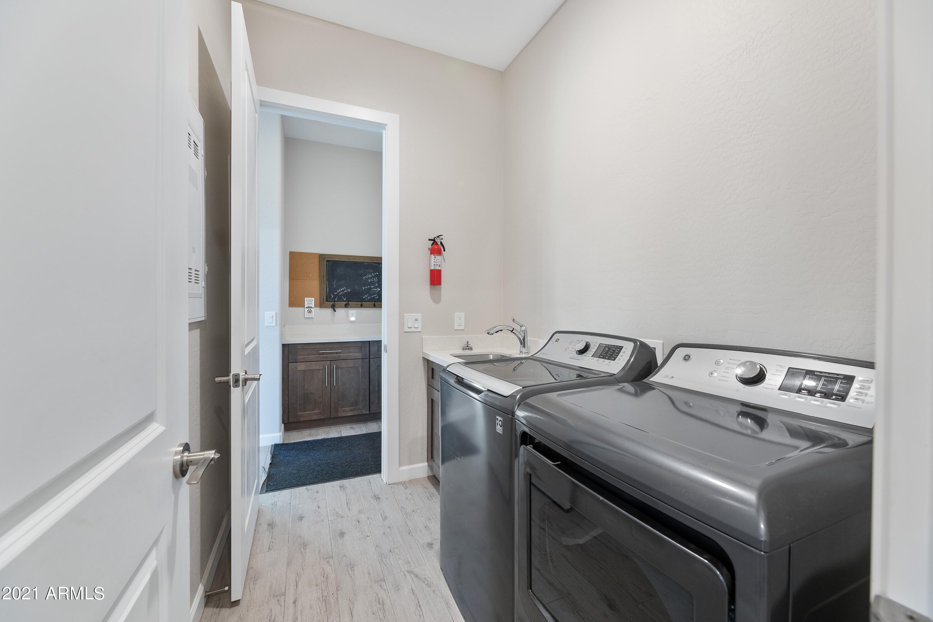17133 East Dale Lane Rio Verde, AZ 85263 - Photo 29 of 48 Laundry Room