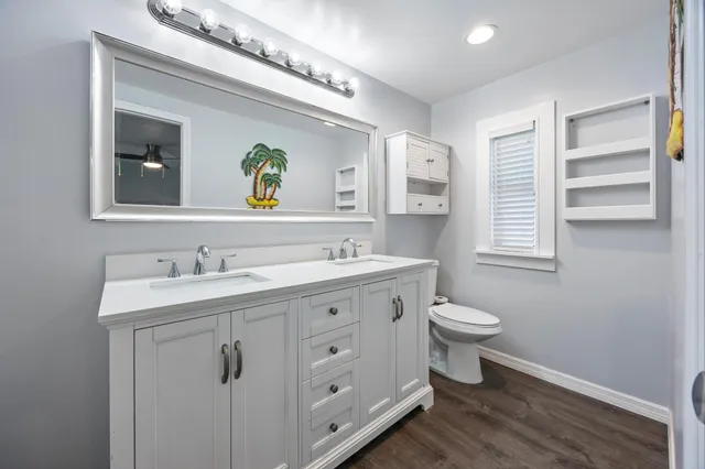 a view of a house with backyard and a tree