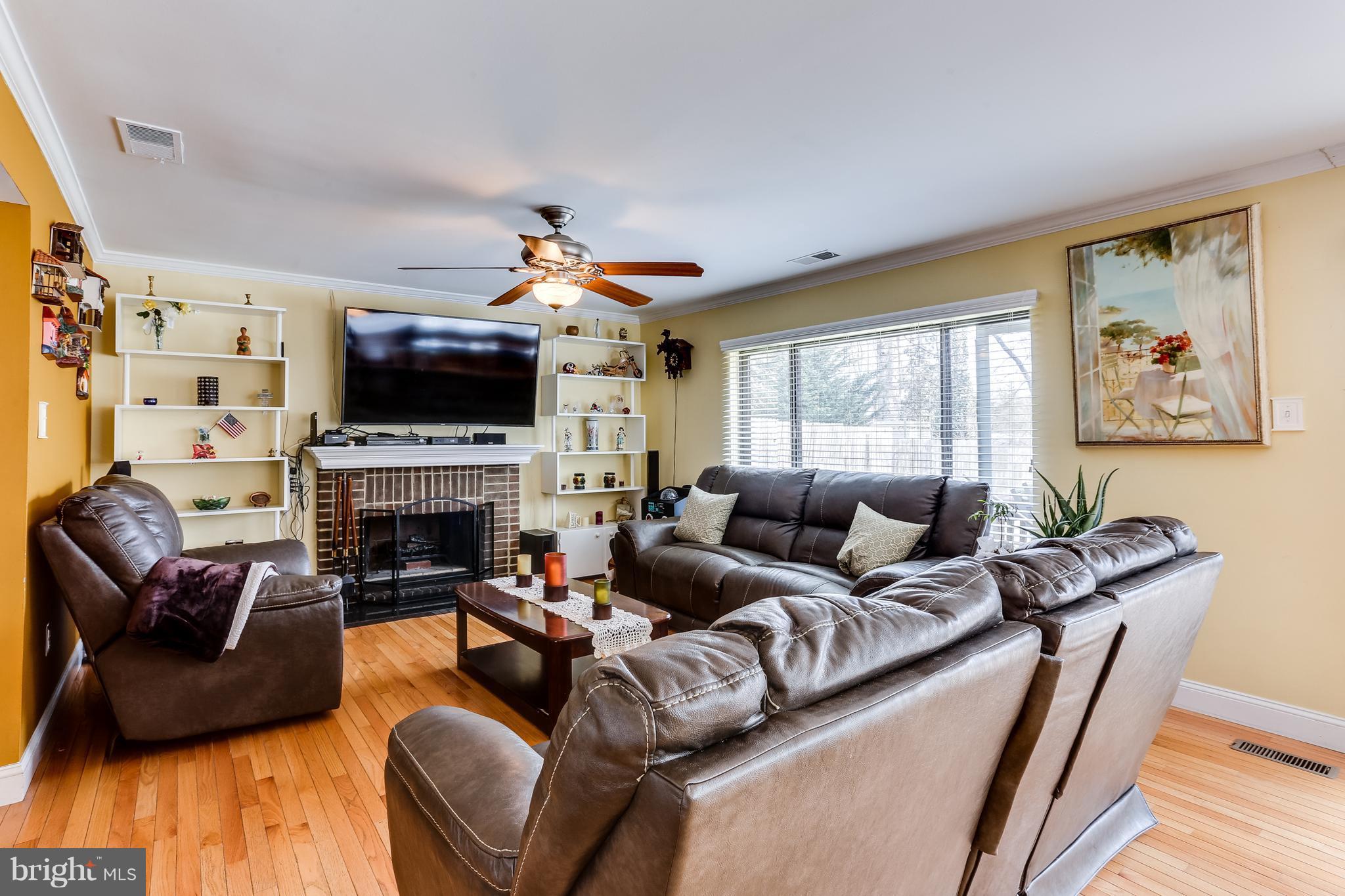 18909 Glendower Road Gaithersburg, MD 20879 - Photo 13 of 30 Family Room