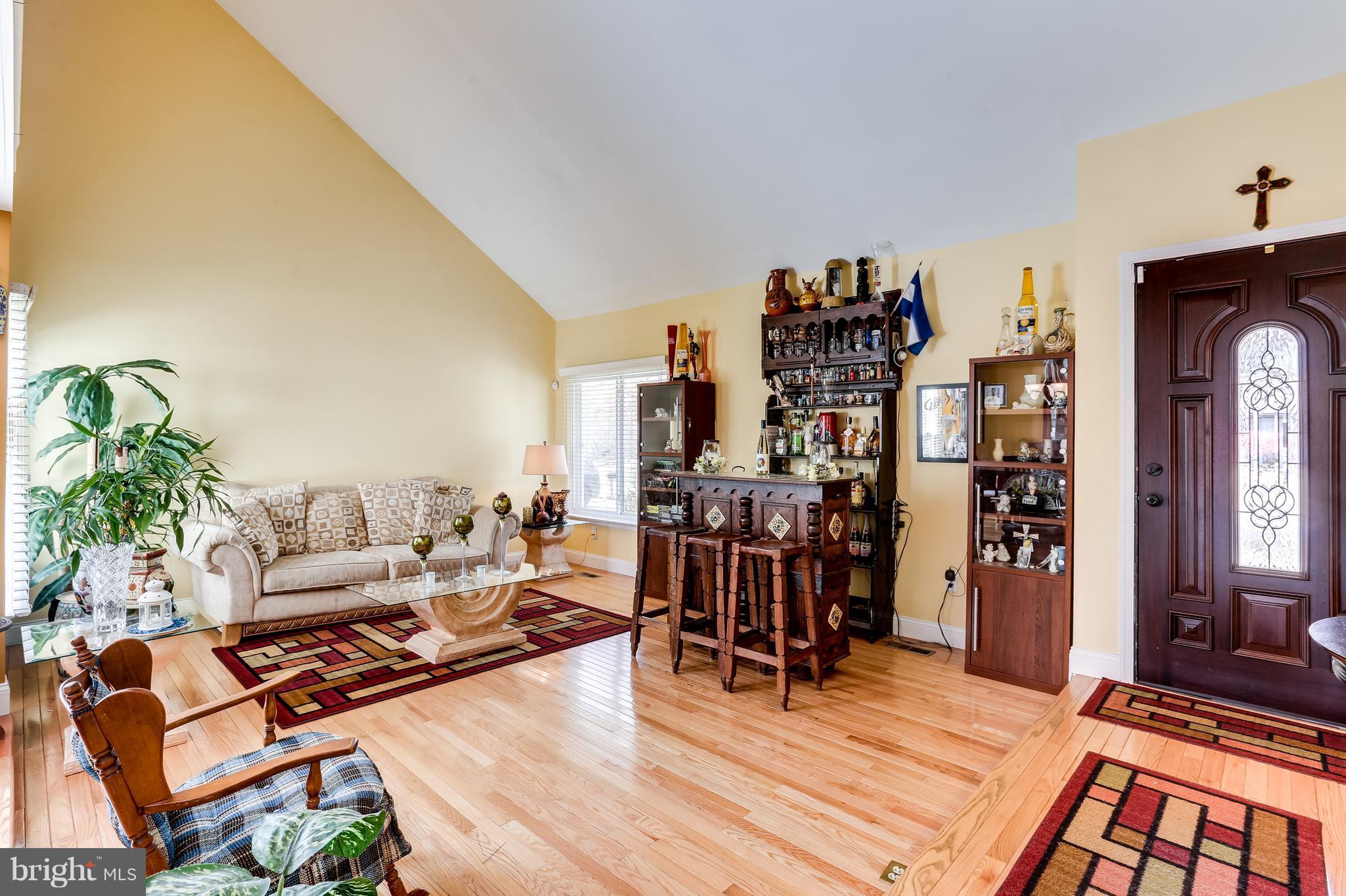 18909 Glendower Road Gaithersburg, MD 20879 - Photo 3 of 30 Living Room