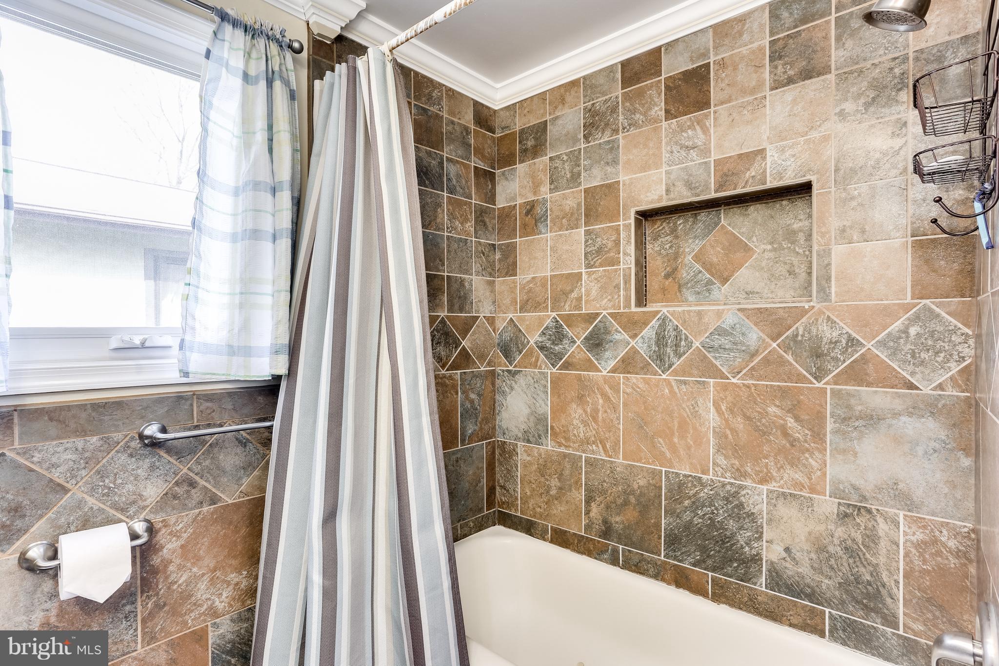 18909 Glendower Road Gaithersburg, MD 20879 - Photo 23 of 30 Bath