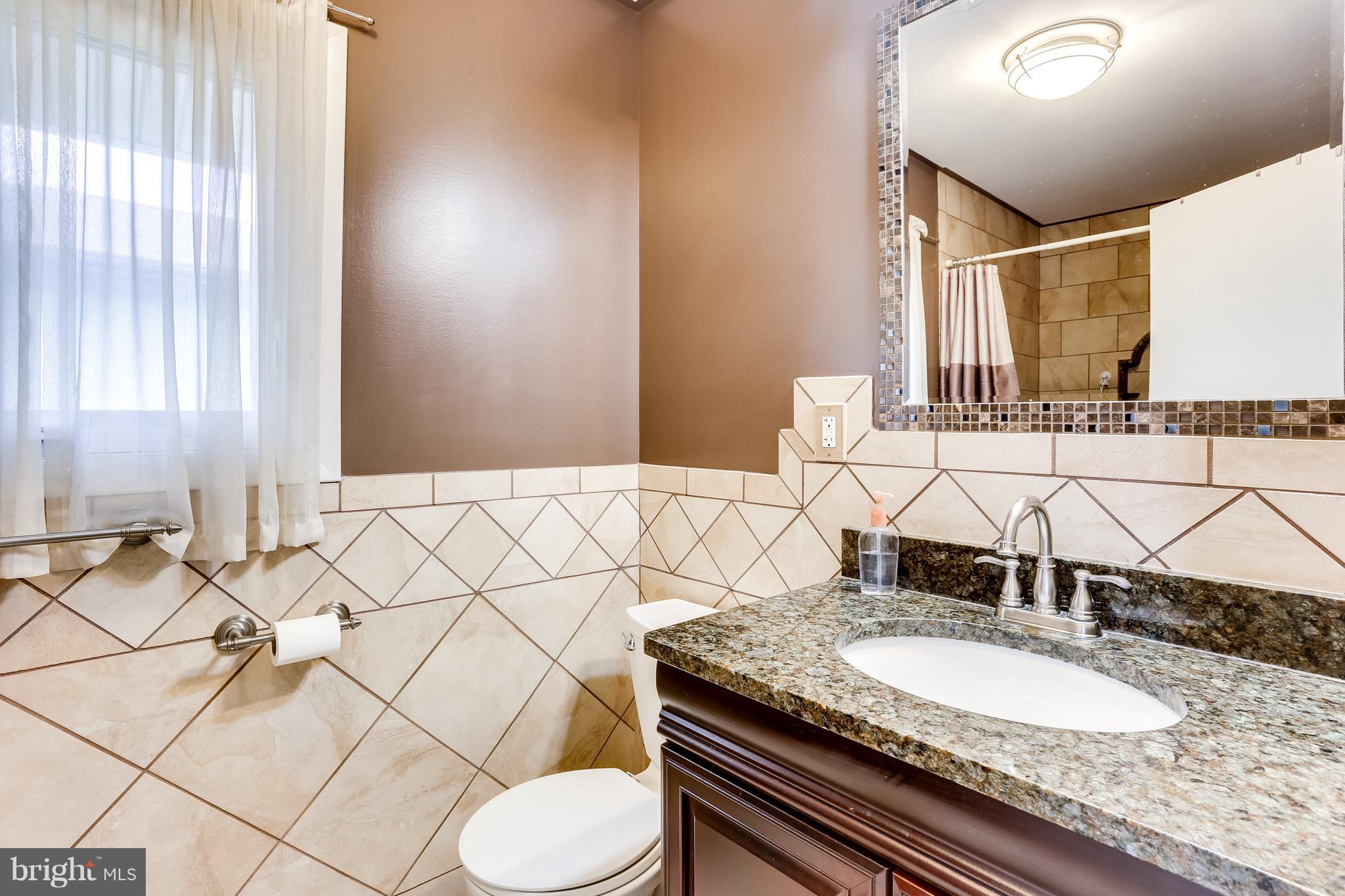 18909 Glendower Road Gaithersburg, MD 20879 - Photo 27 of 30 Bath (Master)