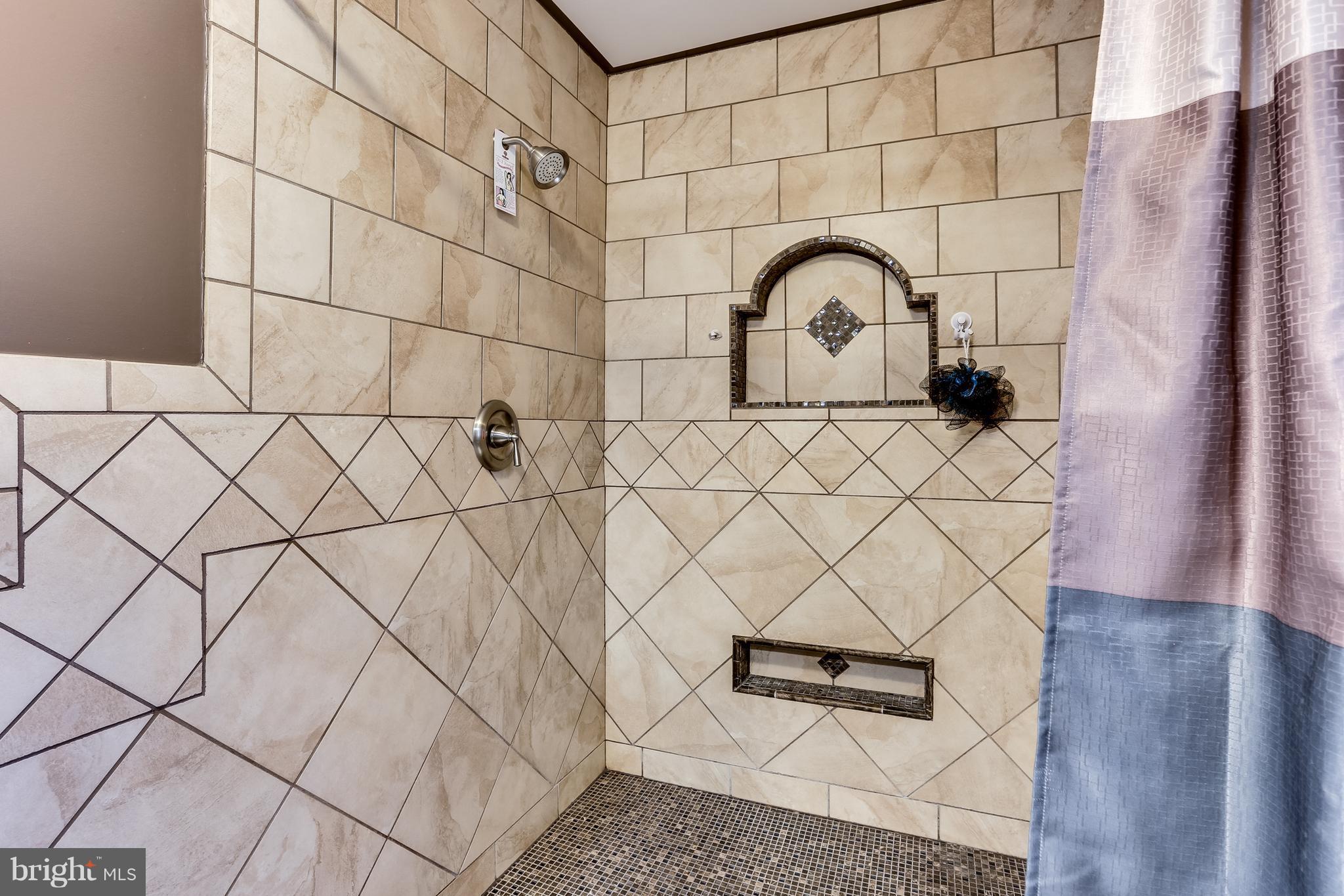 18909 Glendower Road Gaithersburg, MD 20879 - Photo 28 of 30 Bath (Master)