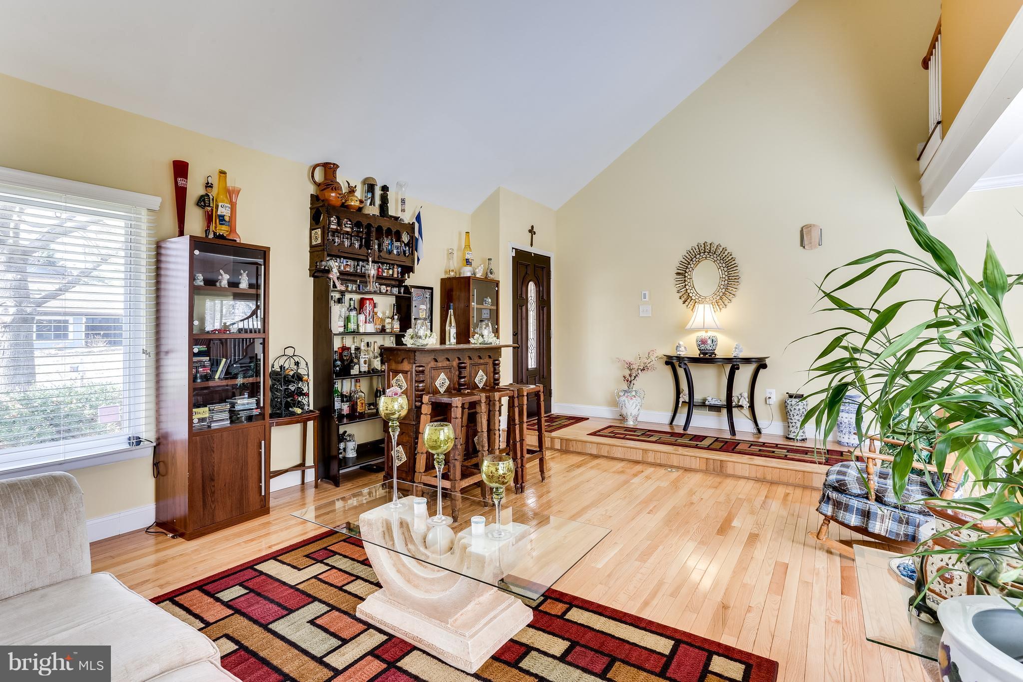 18909 Glendower Road Gaithersburg, MD 20879 - Photo 4 of 30 Living Room