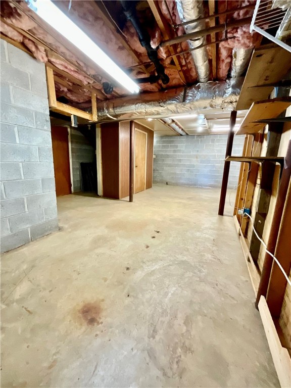 203 Hall Road Westminster, SC 29693 - Photo 17 of 29 Unfinished basement