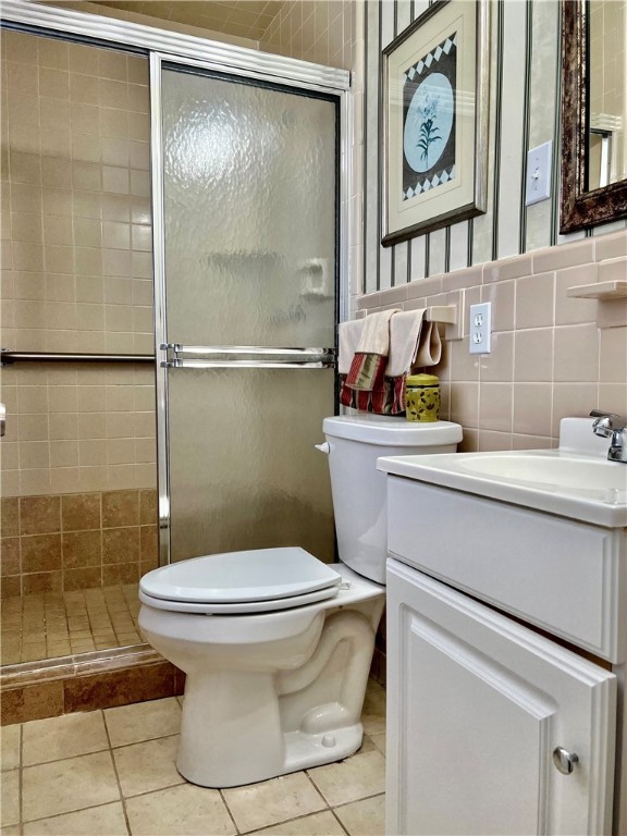203 Hall Road Westminster, SC 29693 - Photo 10 of 29 Master full bath