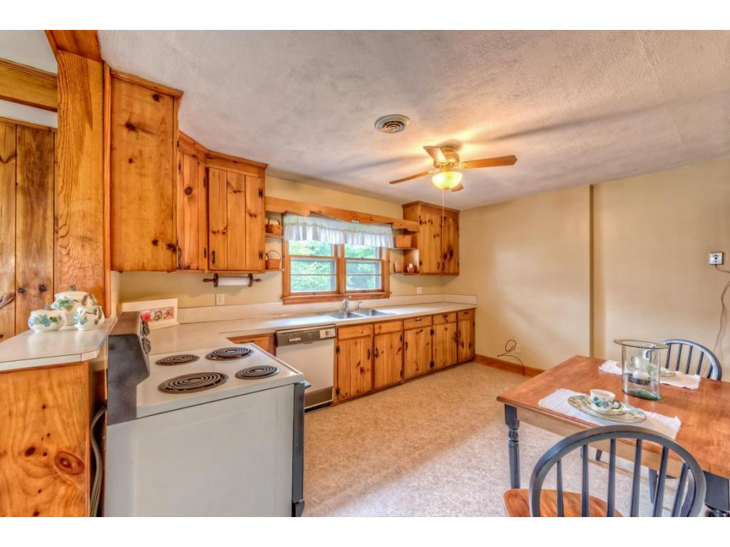 1623 Island Road Bristol, VA 24201 - Photo 5 of 21 Photo 5