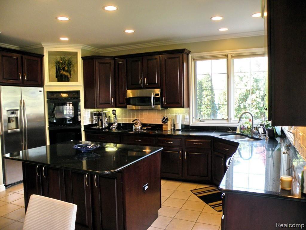 3552 Heron Ridge Drive Rochester, MI 48309 - Photo 8 of 29 Kitchen