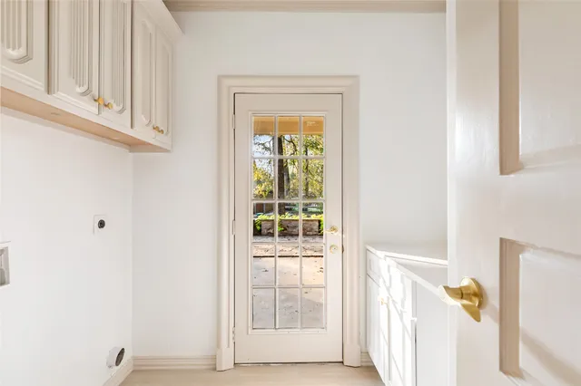 a view of front door and porch