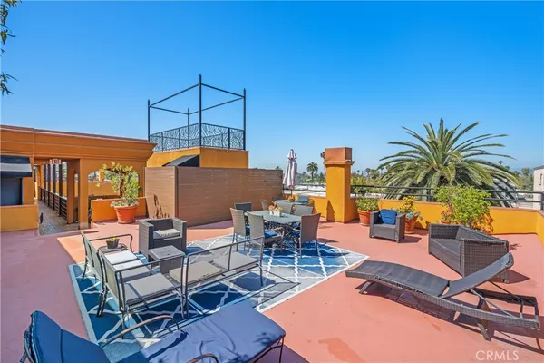 $699,900 | 828 North Hudson Avenue, Unit 106, Los Angeles, CA 90038