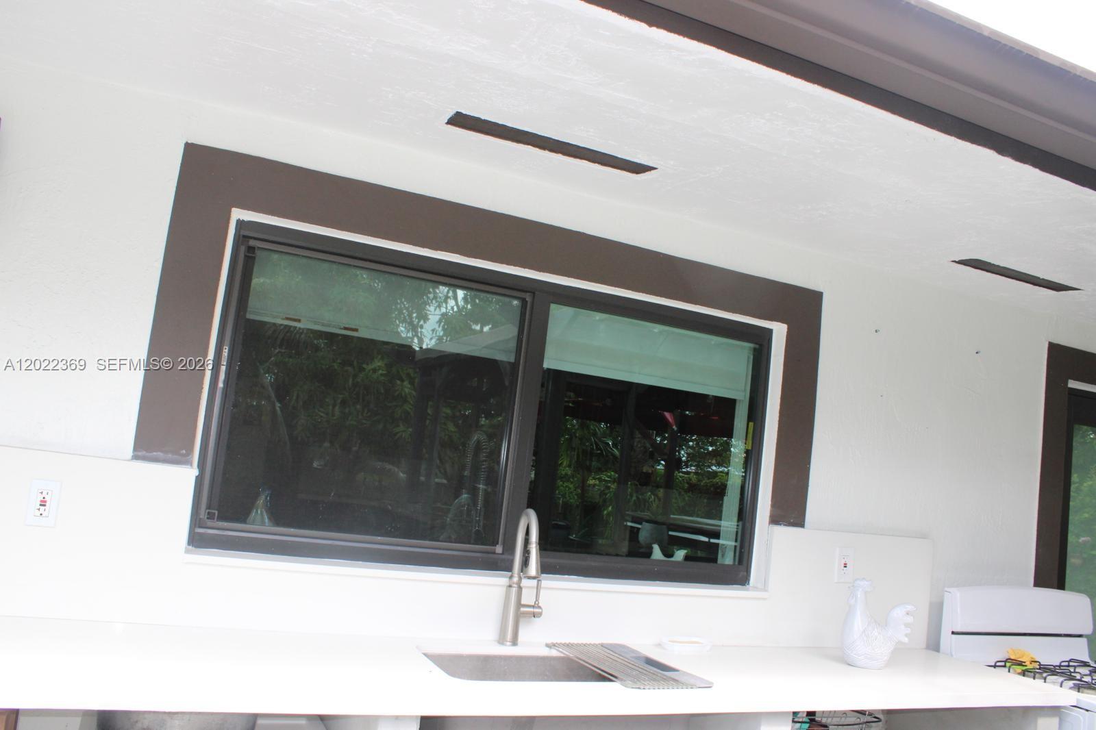 6371 Southwest 109th Court Miami, FL 33173 - Photo 40 of 45 Outdoor wet bar