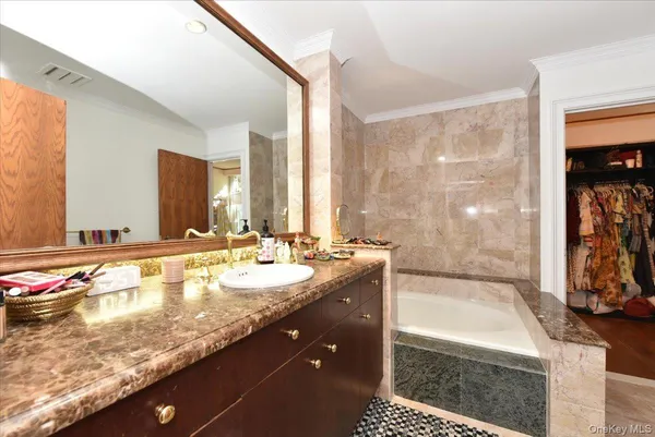 $10,000 | 3 Mill Pond Lane, Locust Valley, NY 11560