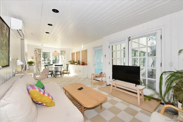 $10,000 | 3 Mill Pond Lane, Locust Valley, NY 11560