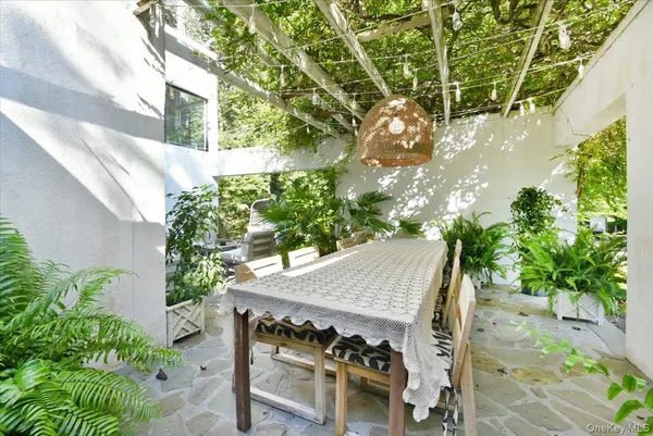 $10,000 | 3 Mill Pond Lane, Locust Valley, NY 11560