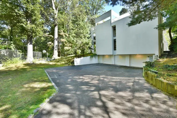 $10,000 | 3 Mill Pond Lane, Locust Valley, NY 11560