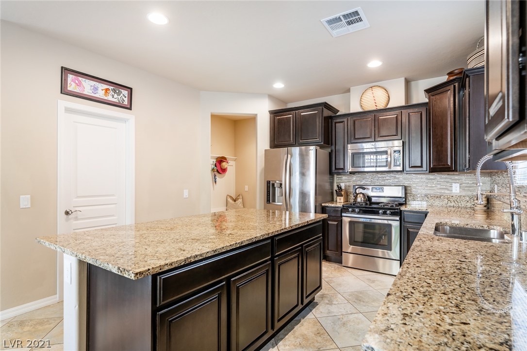 10941 Great Sioux Road Las Vegas, NV 89179 - Photo 11 of 25