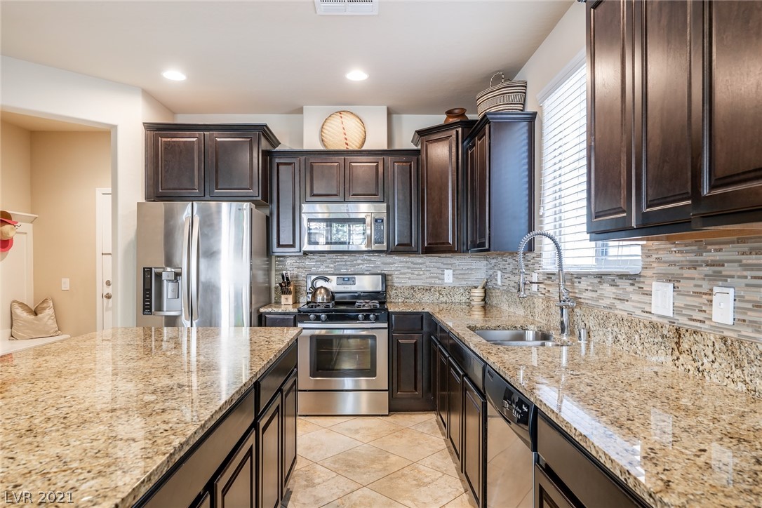 10941 Great Sioux Road Las Vegas, NV 89179 - Photo 10 of 25