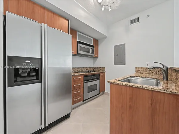$2,400 | 9055 Southwest 73rd Court, Unit 1004, Pinecrest, FL 33156