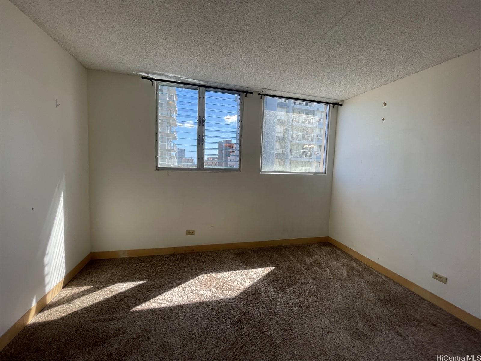 1624 Dole Street, Unit 804 Honolulu, HI 96822 - Photo 8 of 8 an empty room with a window