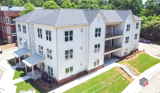 $1,800 | 240 Martha Drive, Unit 220, Athens, GA 30606