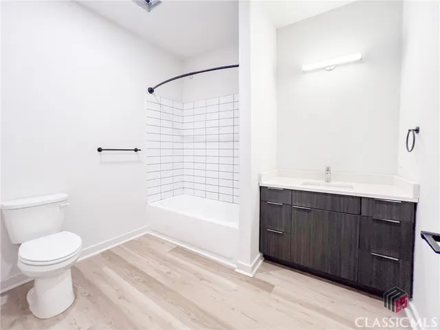 $1,800 | 240 Martha Drive, Unit 220, Athens, GA 30606