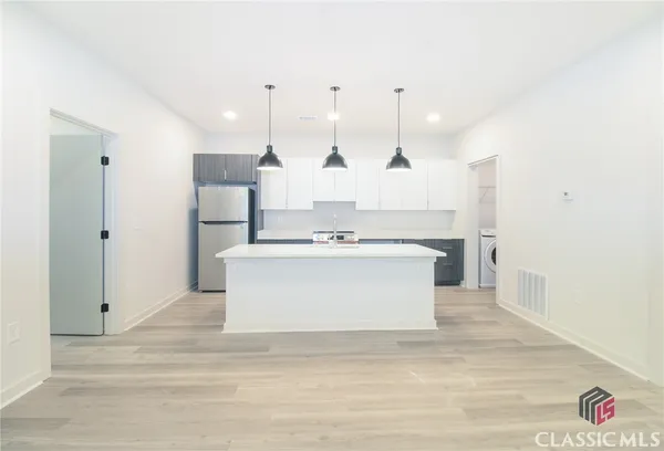 $1,800 | 240 Martha Drive, Unit 140, Athens, GA 30606