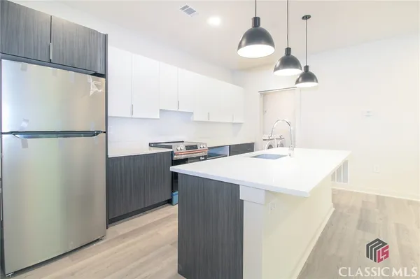 $1,800 | 240 Martha Drive, Unit 140, Athens, GA 30606