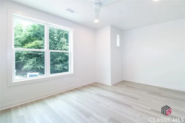 $1,800 | 240 Martha Drive, Unit 140, Athens, GA 30606