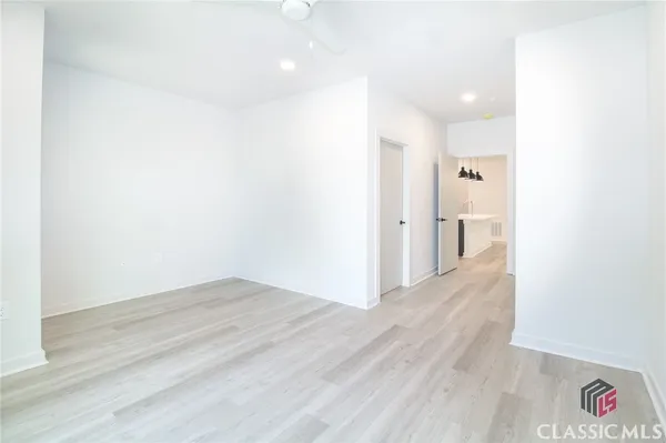 $1,800 | 240 Martha Drive, Unit 140, Athens, GA 30606