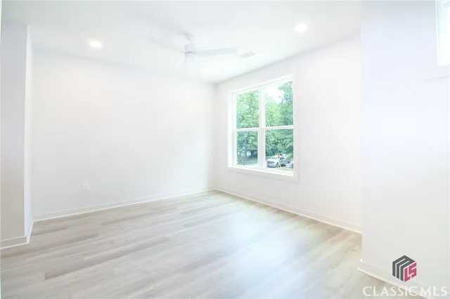 $1,800 | 240 Martha Drive, Unit 220, Athens, GA 30606