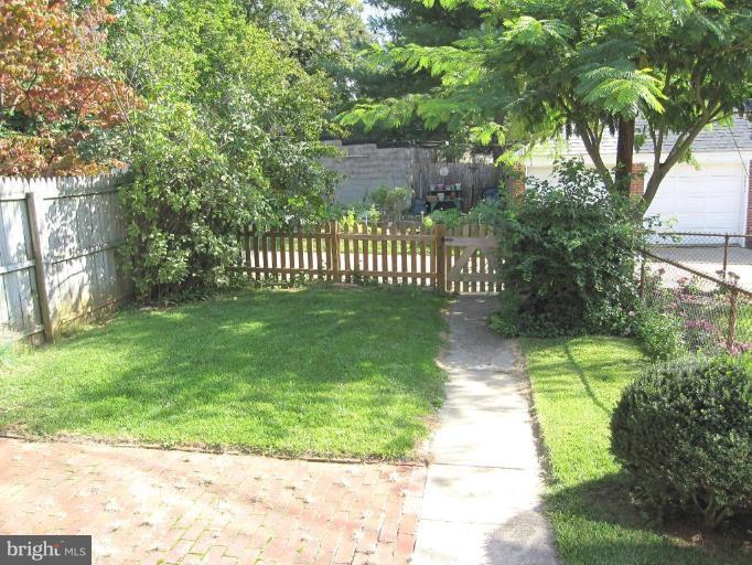 6431 Blenheim Road Baltimore, MD 21212 - Photo 3 of 12 a view of a garden