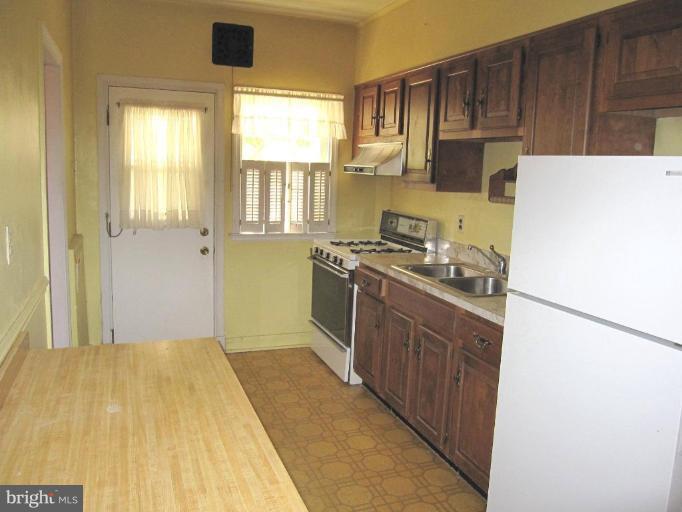 6431 Blenheim Road Baltimore, MD 21212 - Photo 8 of 12 a kitchen with a stove a refrigerator and a sink