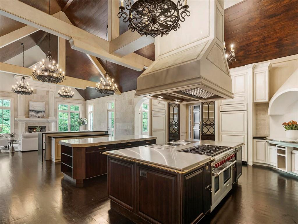 6420 Riverside Drive Sandy Springs, GA 30328 - Photo 8 of 118