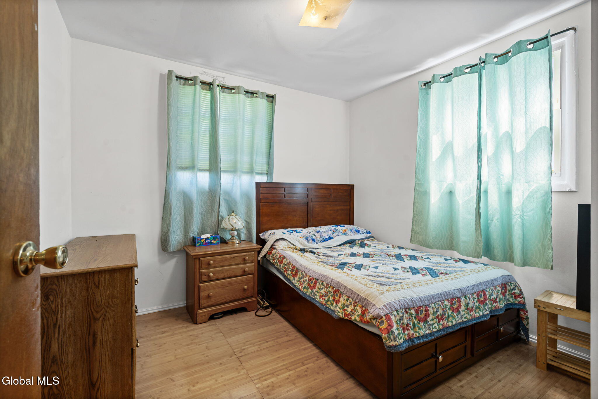 327 Manchester Road Schenectady, NY 12304 - Photo 9 of 16 18-web-or-mls-327-manchester-rd