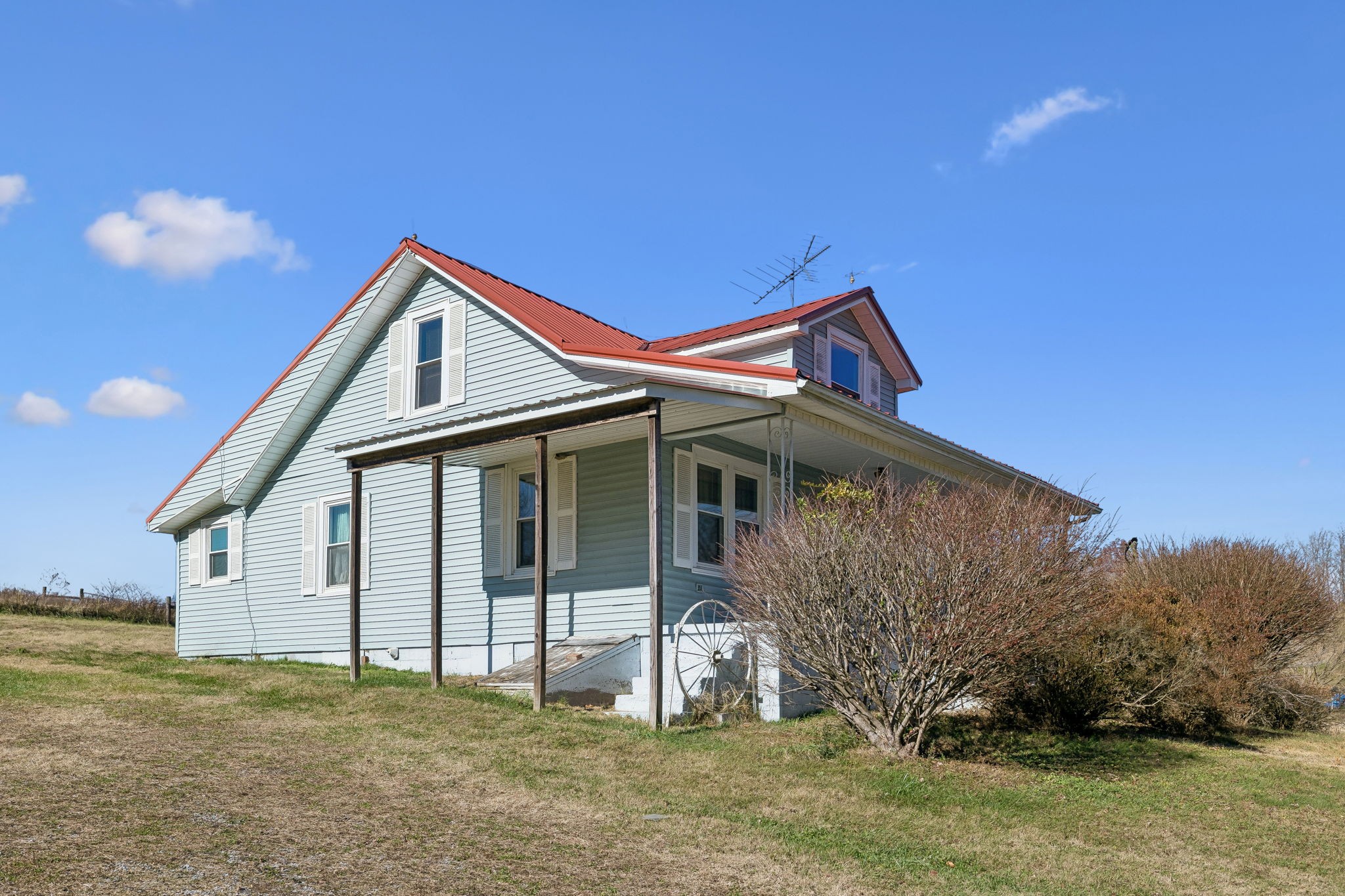 2554 Bakerton Road Red Boiling Springs, TN 37150 - Photo 5 of 46 a view of a house with a yard