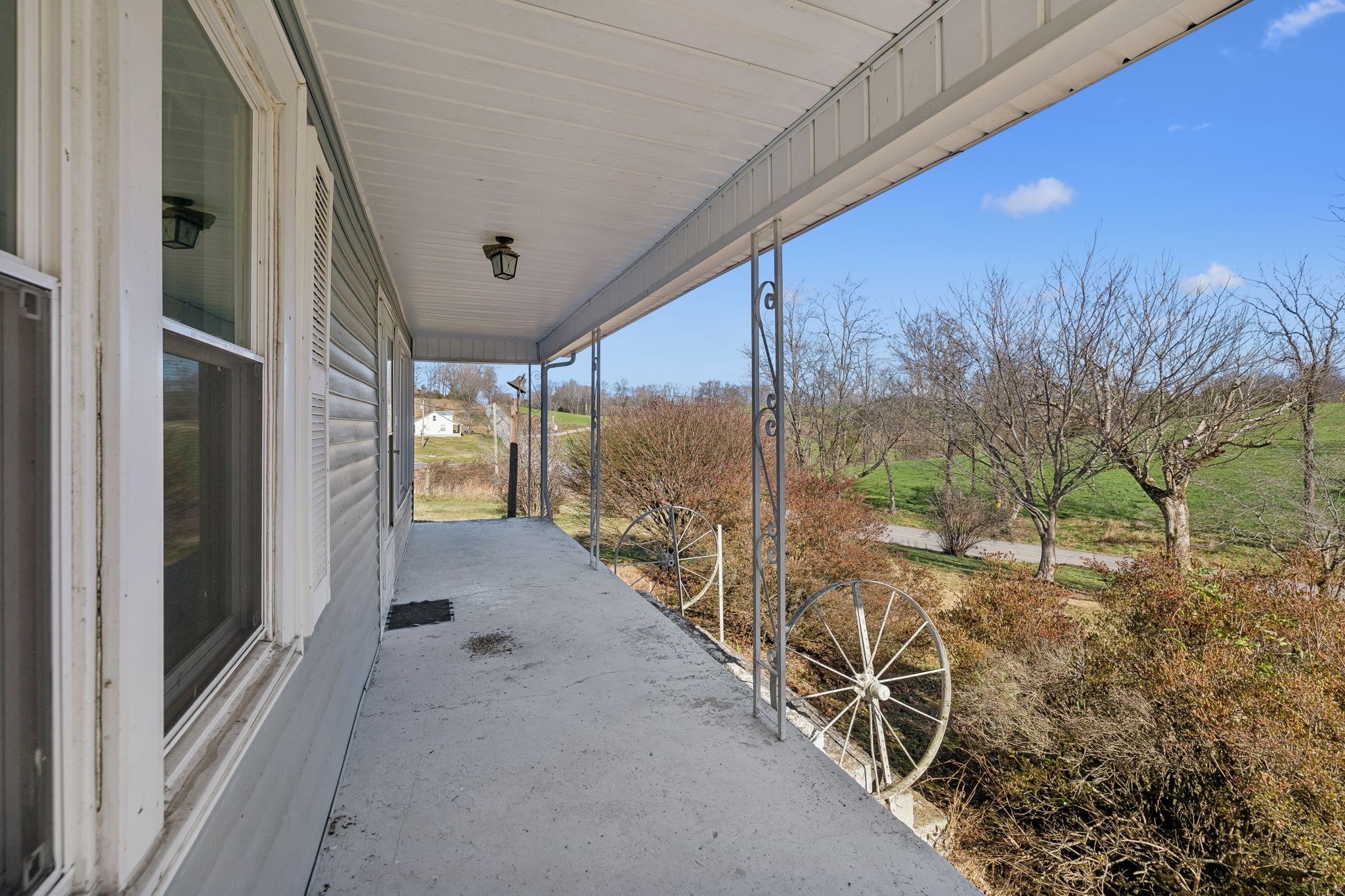 2554 Bakerton Road Red Boiling Springs, TN 37150 - Photo 6 of 46 a view of a porch