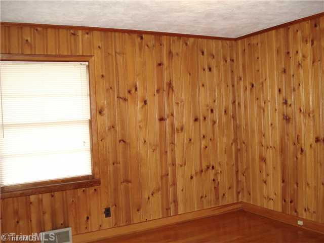 110 Oak Summit Road Winston-Salem, NC 27105 - Photo 13 of 16 3rd Bedroom. Bedroom 3 optional for den or office