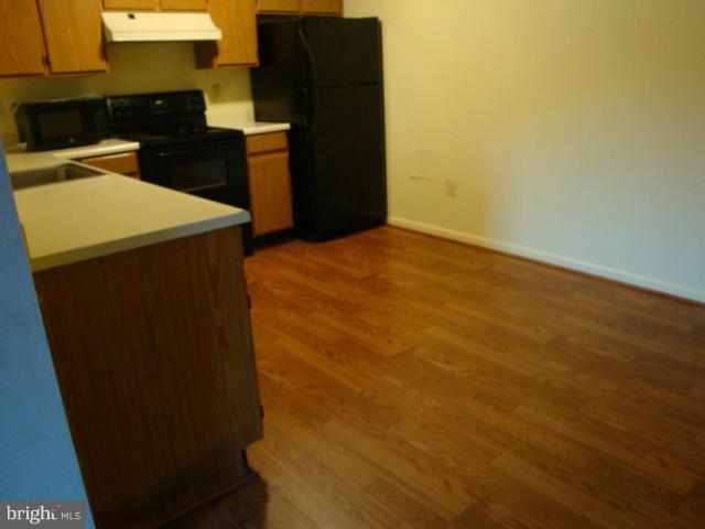 20204 Harbor Tree Road, Unit 20204 Gaithersburg, MD 20886 - Photo 2 of 8 Kitchen